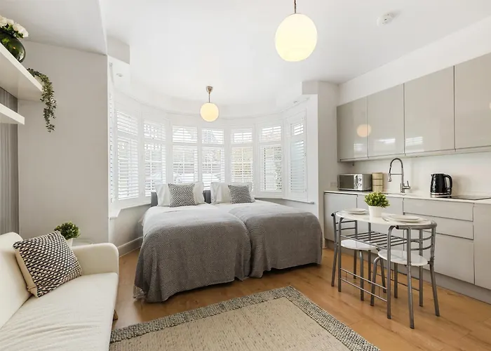 Cosy Studio Flat With Free Parking